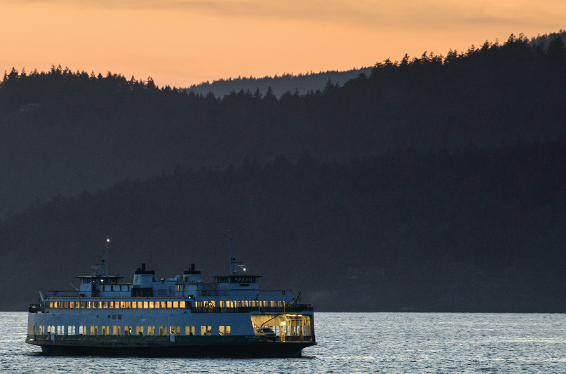 Green Giants: Night Ferry, photo by Alex Kwanten