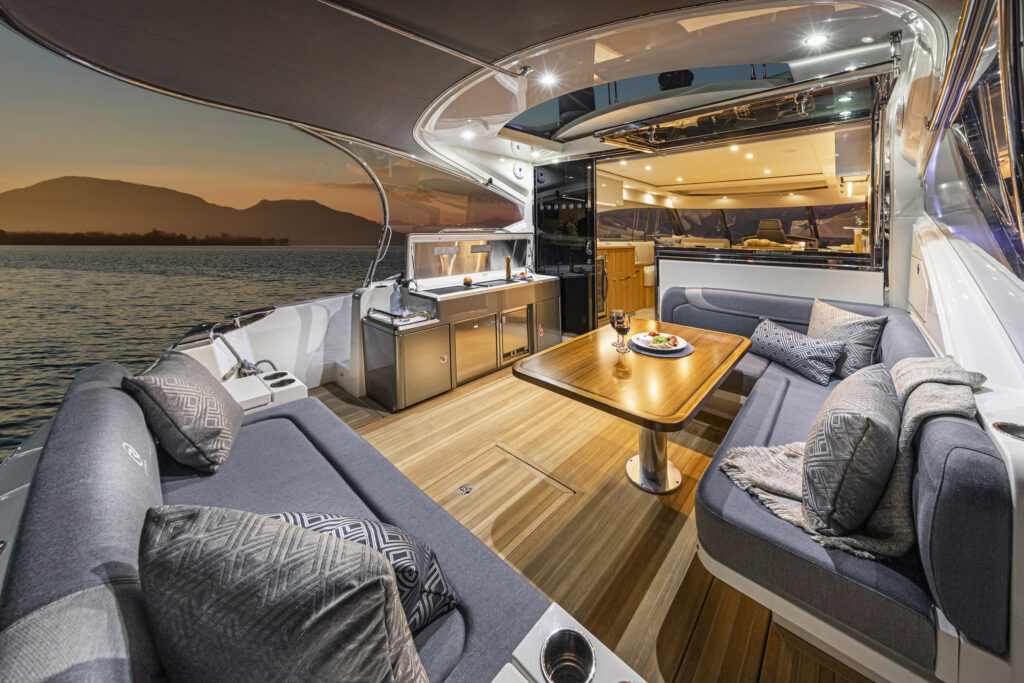 riviera 5400 sport yacht platinum edition